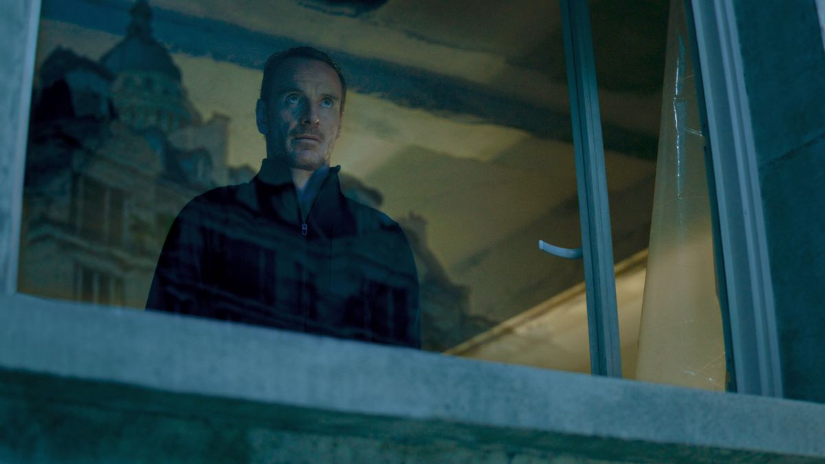 David Fincher kegyetlen bérgyilkossá változtatja Michael Fassbendert a 'The Killer' első trailerében