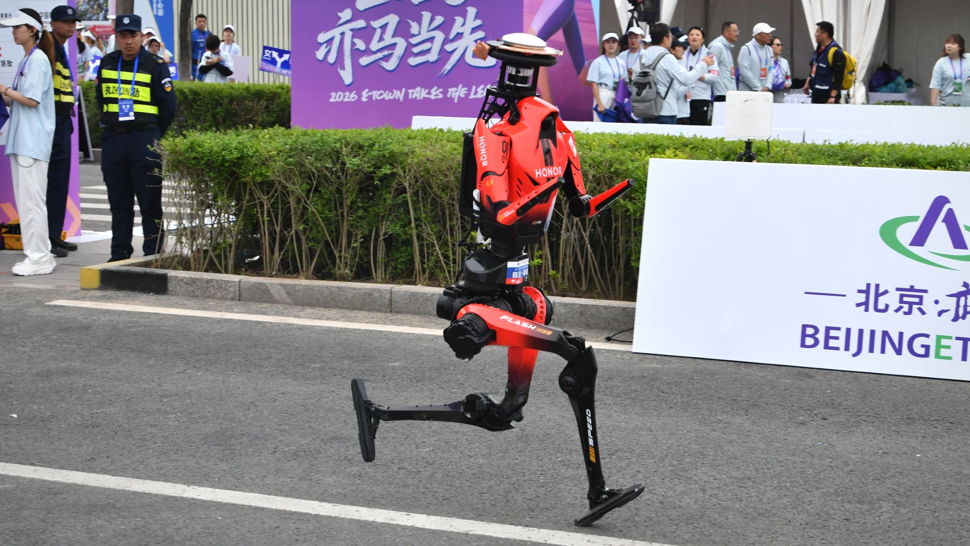 Robotok kontra emberek: a pekingi félmaraton lenyűgöző/ijesztő eredményt hozott